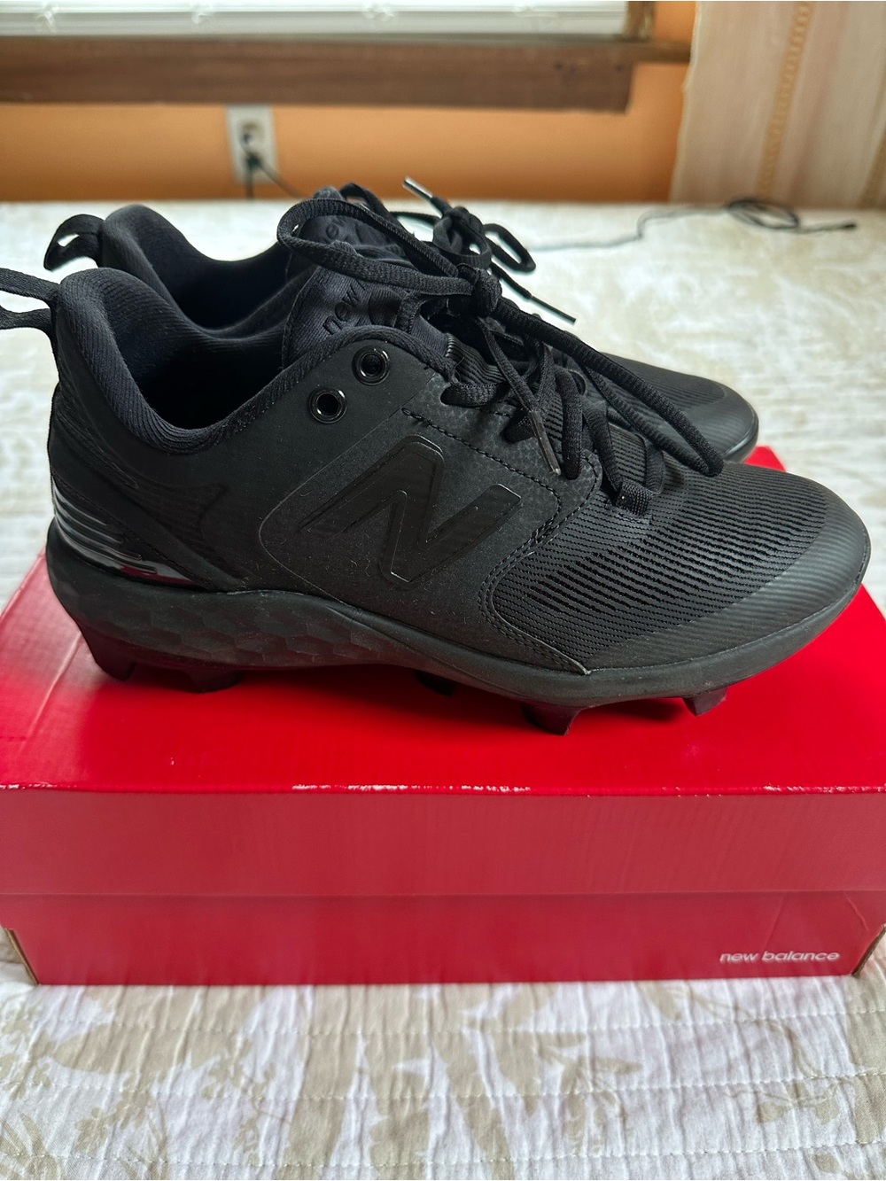 New Balance Black Baseball Cleats Men’s Size 8 NIB